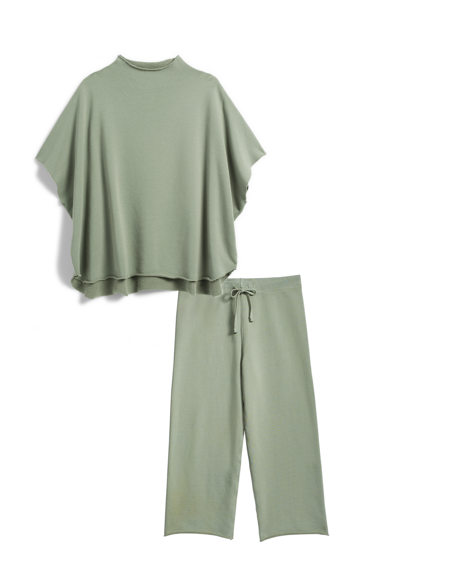 Flat of Frank & Eileen Malibu Travel Set Audrey Capelet and Catherine Sweatpants in Triple Fleece